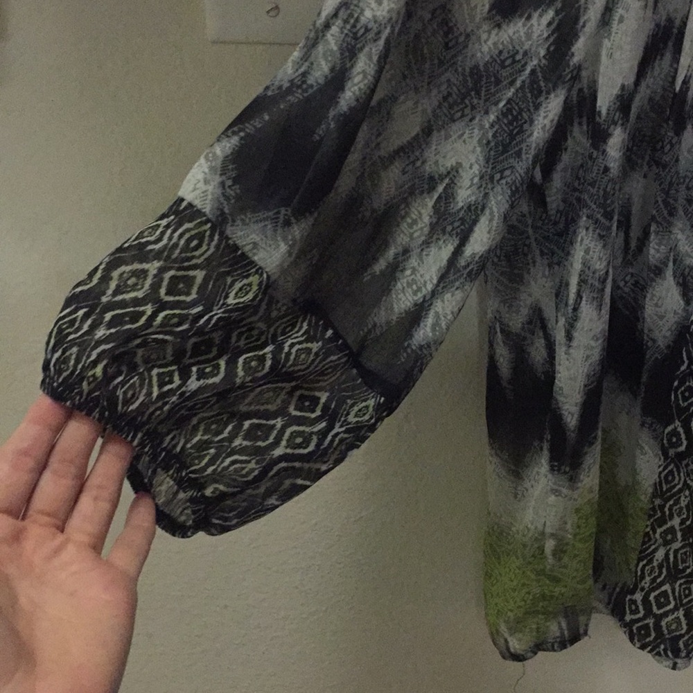 Patterned flowy blouse - Picture 3 of 4